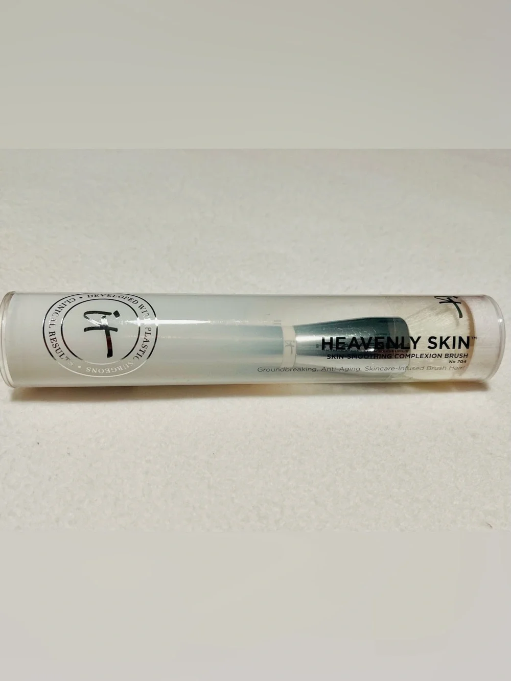NWT and SEALED it Cosmetics Heavenly Skin Brush #704